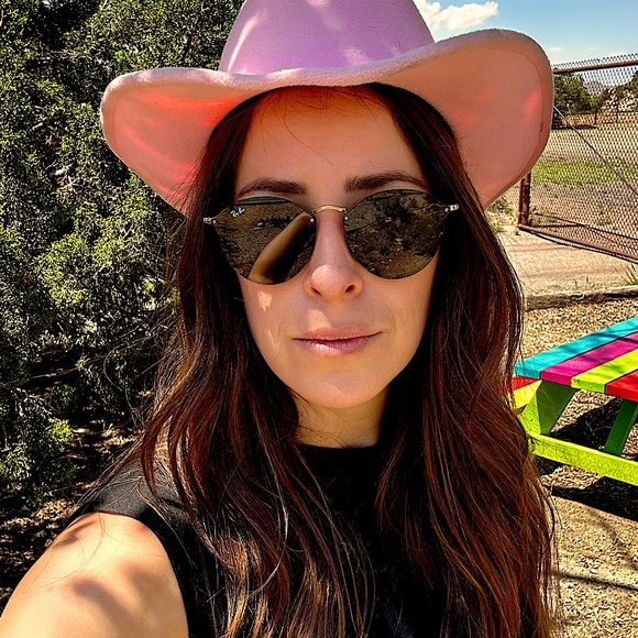 Meet your Posher, Carly - Picture 1 of 1